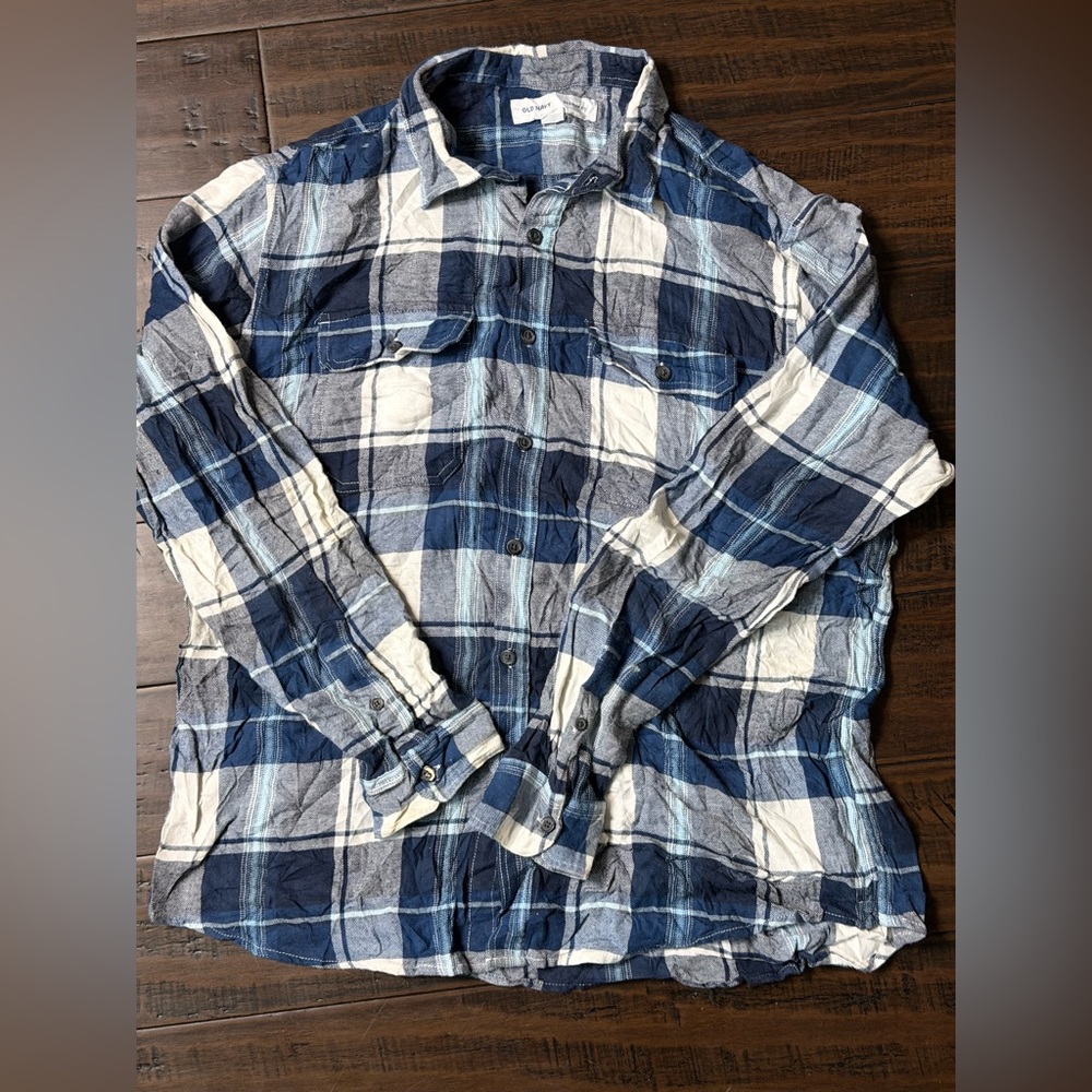 Old Navy Men's Navy and White Checkered Shirt